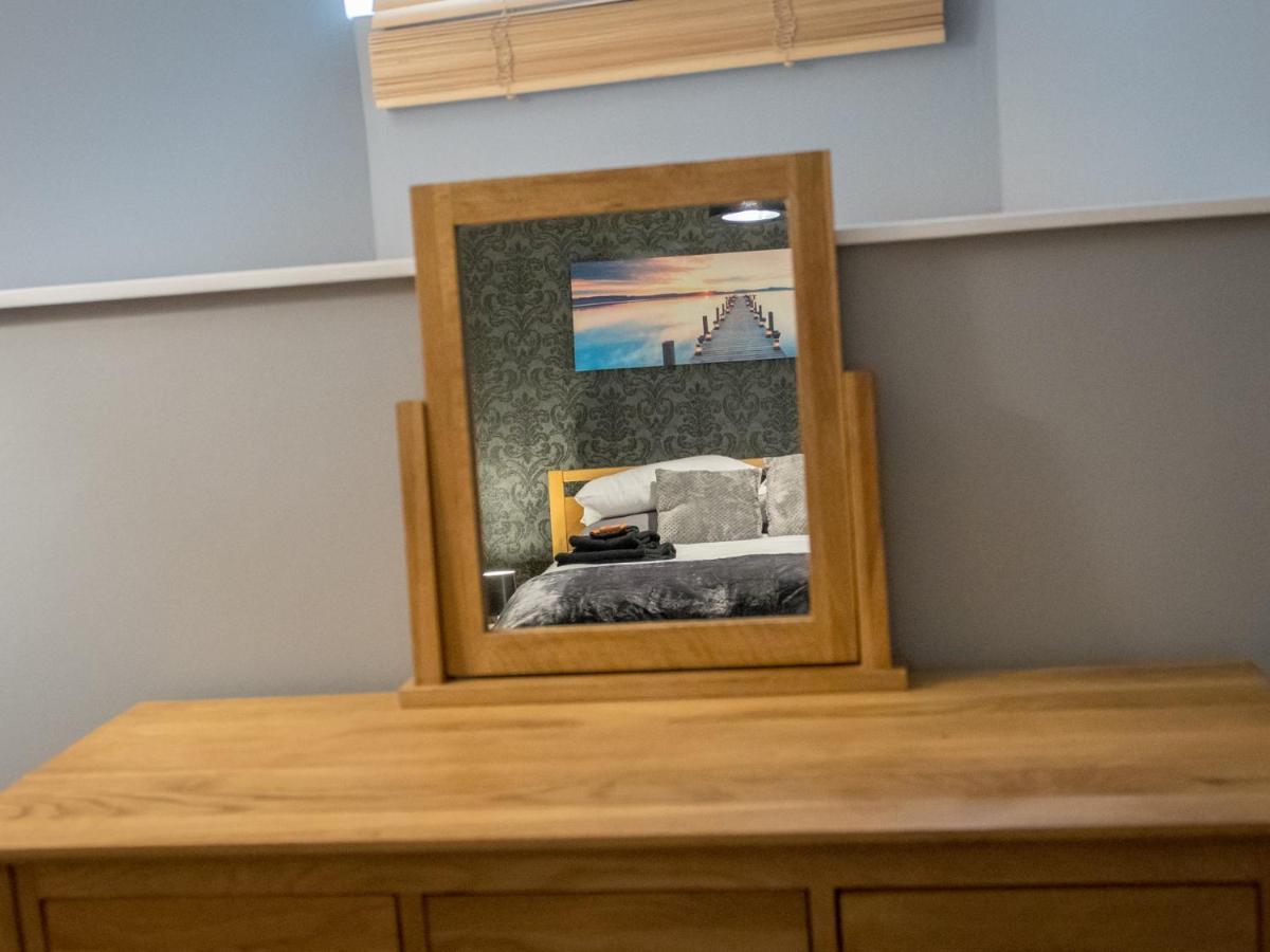 Southernhay Basement Apartment เอ็กซิเตอร์ ภายนอก รูปภาพ